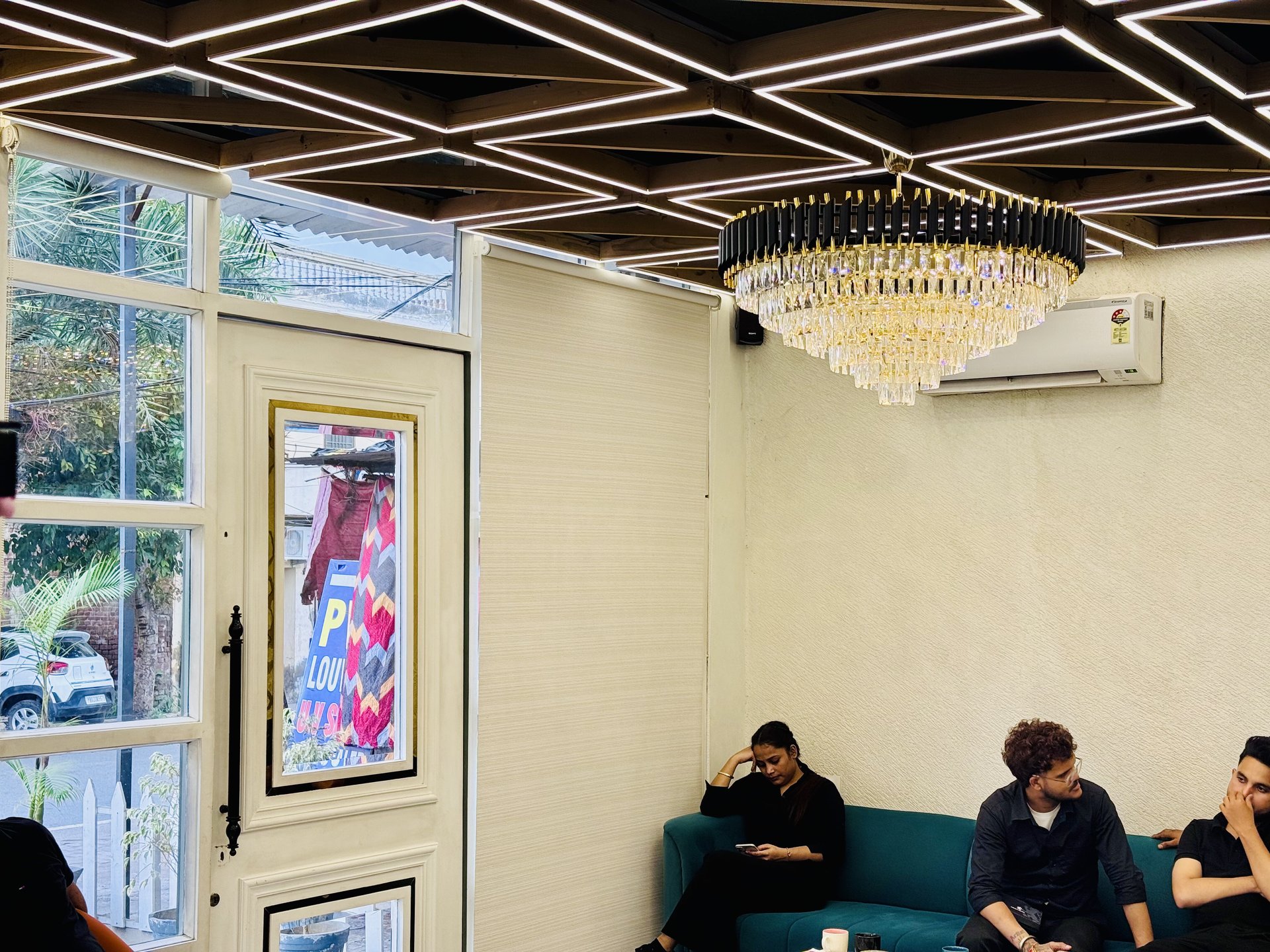 Luxury salon ambience in Jandiala